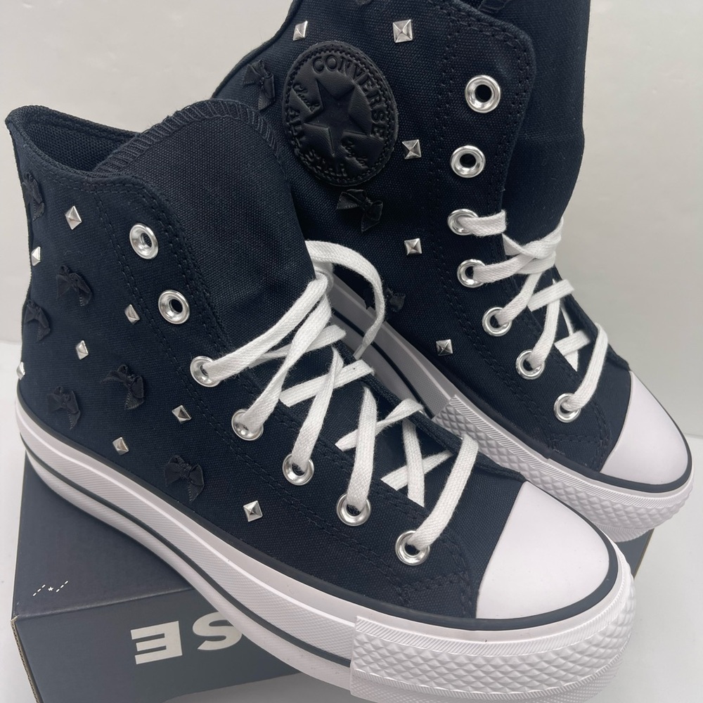 Converse WMNS Black High-Top
CTAS LIFT HI
BLACK/SILVER/WHITE Platform Sneakers - Picture 6 of 15